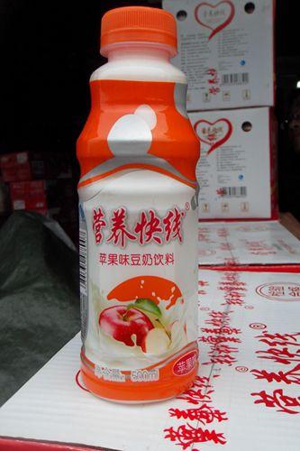 但从其包装标示的产品名称"豆奶饮料"以及蛋白质含量(1%)来看,其生产